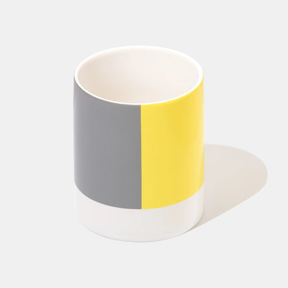 PANTONE MUG Illuminating 13-0647 & Ultimategray 17-5104 COY21 in Gift Box